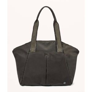 Lululemon Free To Be Bag in Forest Green